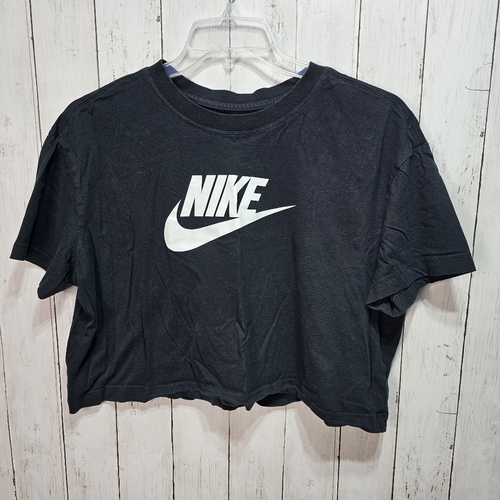 Nike Women's Cropped Black Logo T-Shirt Short Sleeve Sportswear Crewneck Size XL - Picture 2 of 7